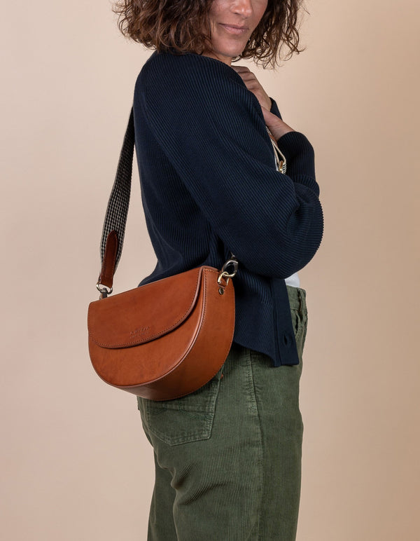 Ava - sedlová kožená crossbody kabelka