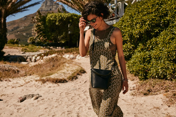 Bobbi Bucket Bag Midi - malá kožená kbelíková kabelka