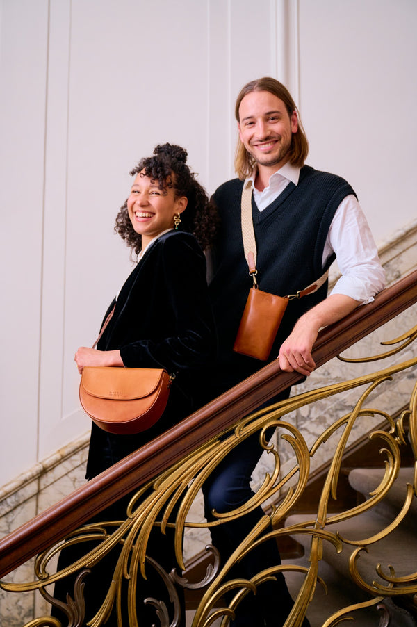 Ava - sedlová kožená crossbody kabelka