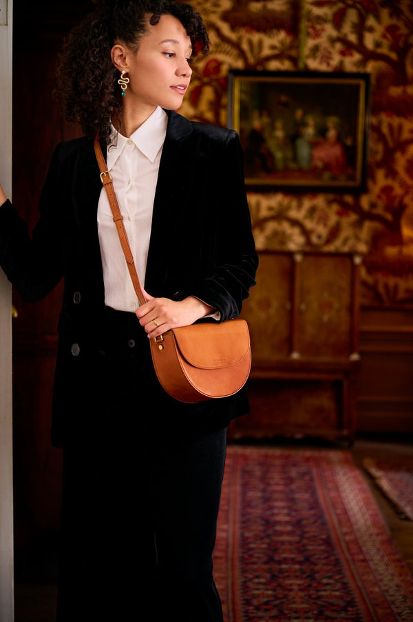 Ava - sedlová kožená crossbody kabelka