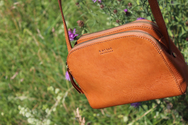 Emily - kožená kabelka s koženým řemínkem