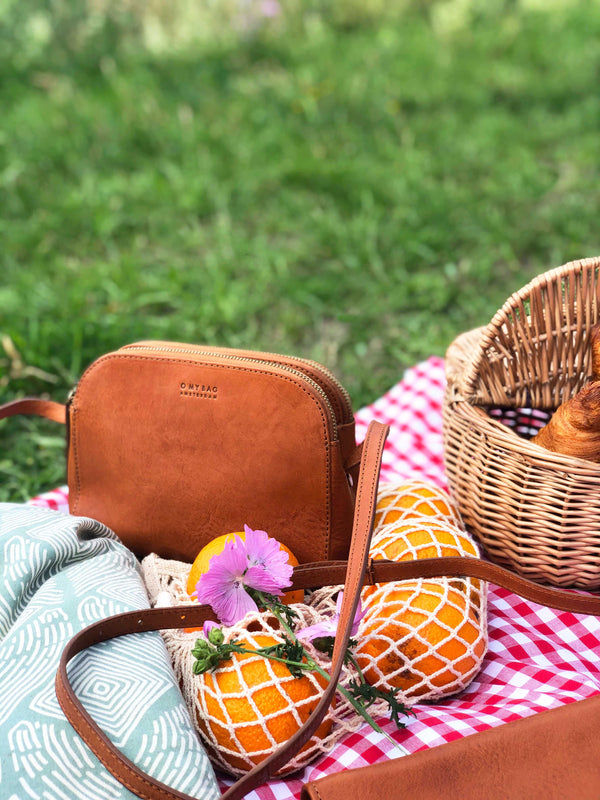 Emily - kožená kabelka s koženým řemínkem