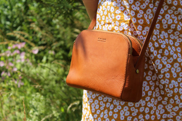 Emily - kožená kabelka s koženým řemínkem
