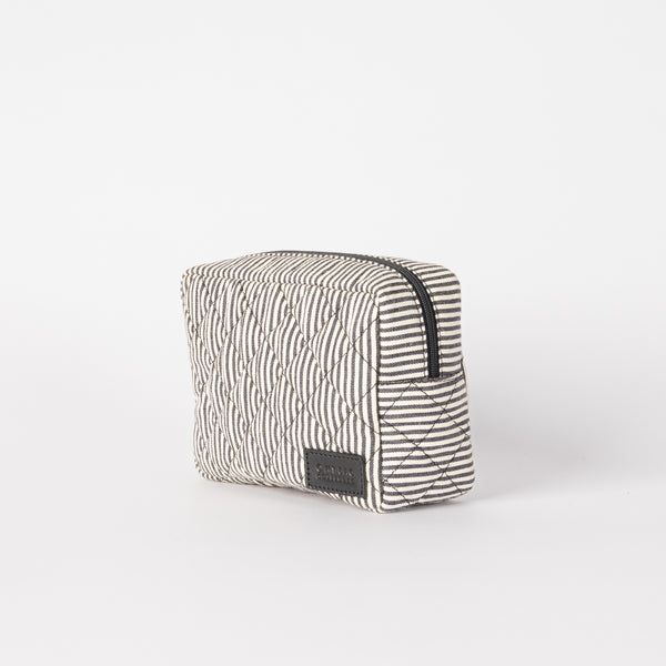 Bella Pouch - prošívaná kosmetická taška na zip