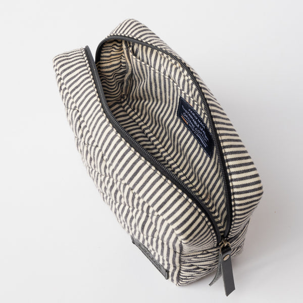 Bella Pouch - prošívaná kosmetická taška na zip