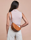 Laura - Kožená kabelka ve tvaru půlměsíce