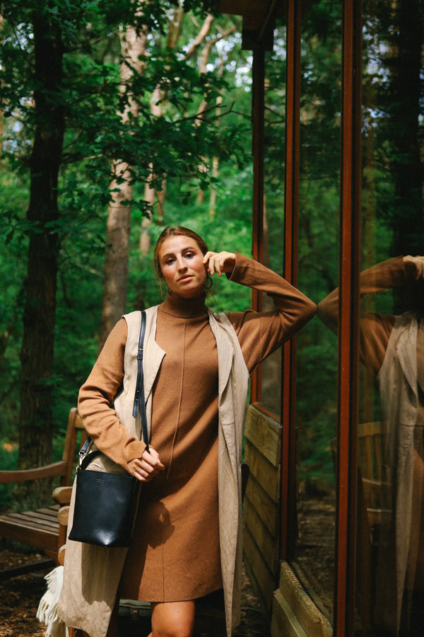 Bobbi Bucket Bag Midi - malá kožená kbelíková kabelka