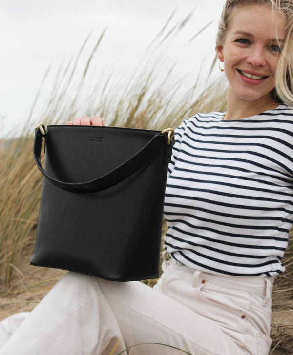 Bobbi Bucket Bag Maxi - kbelíková kožená kabelka