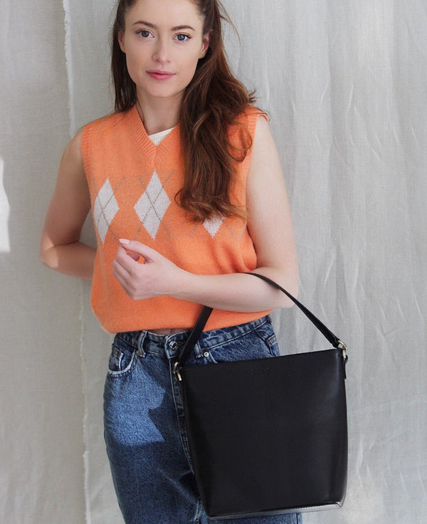 Bobbi Bucket Bag Maxi - kbelíková kožená kabelka