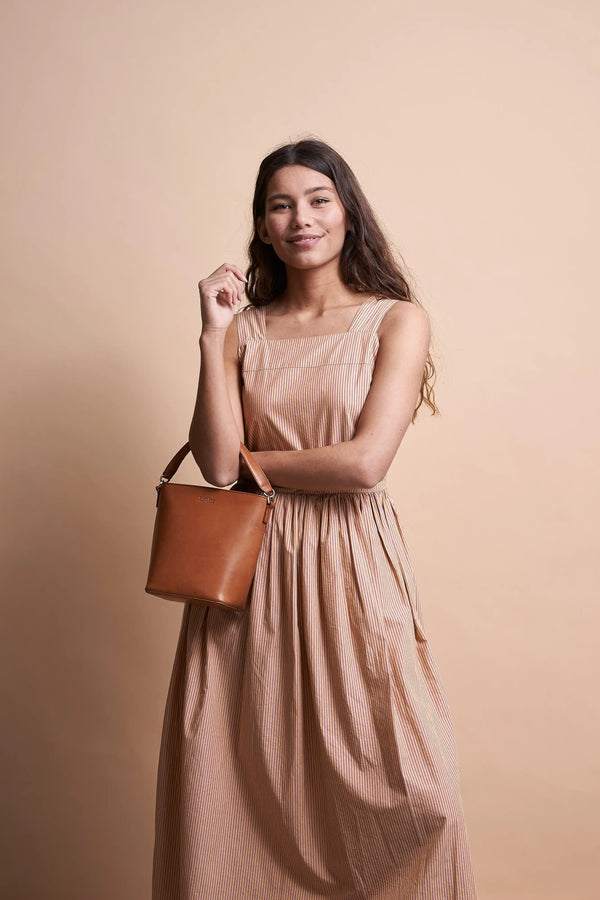 Bobbi Bucket Bag Midi - malá kožená kbelíková kabelka