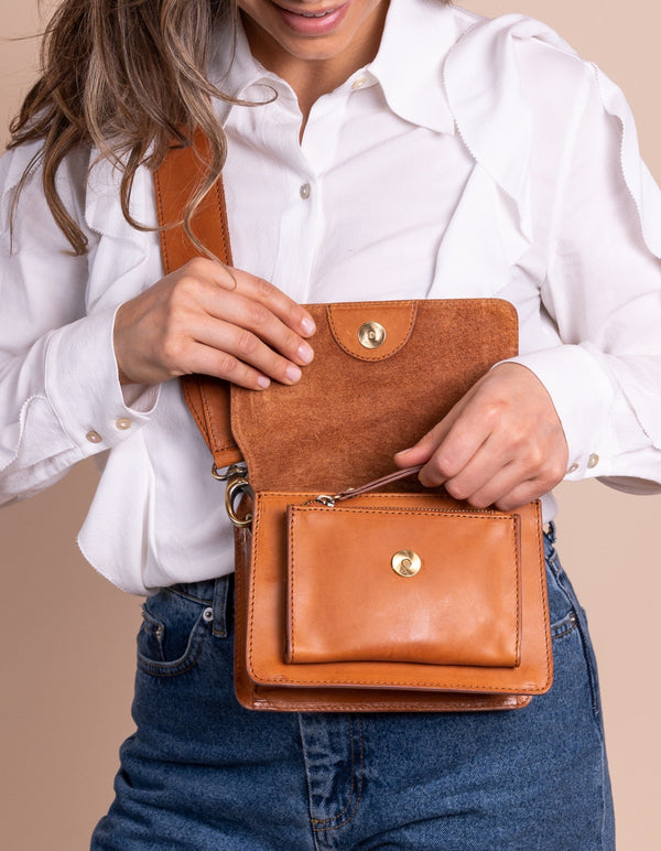 Harper Mini - Mini crossbody kožená kabelka ve stylu akordeonu