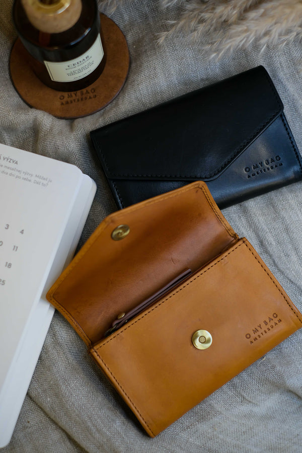 Jo's Purse - kožená peněženka s magnetickým zapínáním