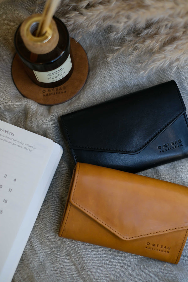 Jo's Purse - kožená peněženka s magnetickým zapínáním