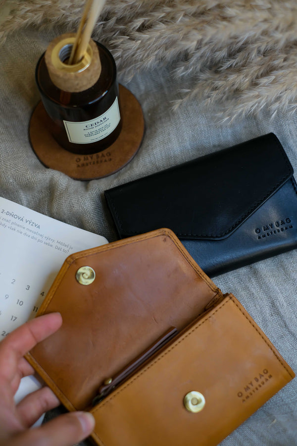 Jo's Purse - kožená peněženka s magnetickým zapínáním