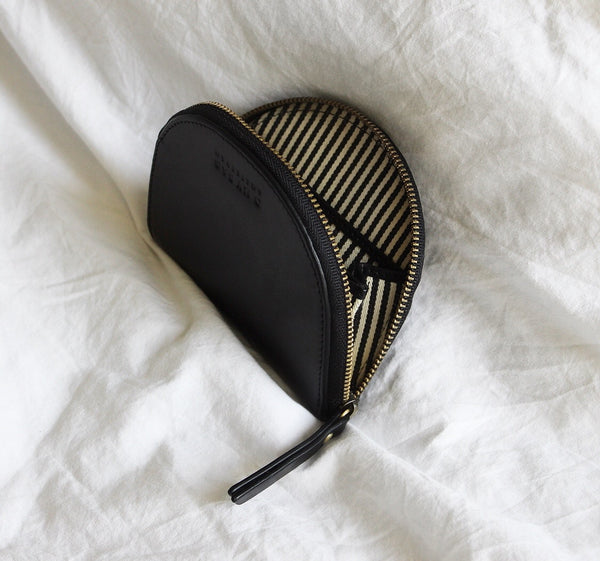 Laura Coin Purse - peněženka na mince ve tvaru půlměsíce